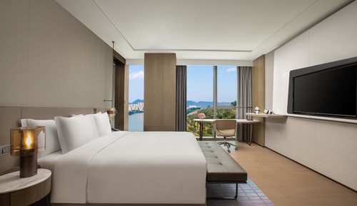 Premium Room, 1 King Bed, River View