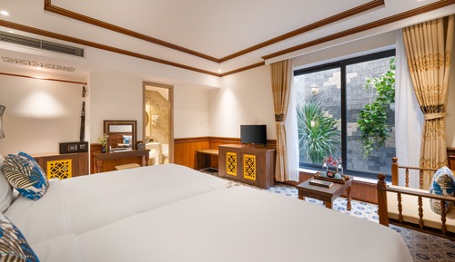 Essence Double/Twin, Bathtub, Limited View