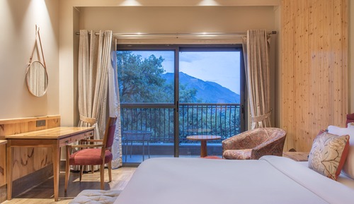 Comfort Room, Balcony, Valley View