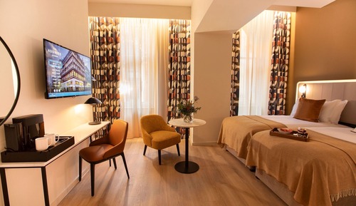 Club Twin Room