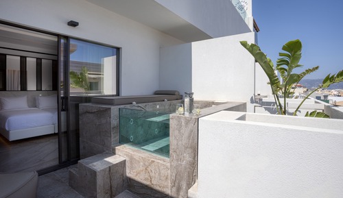 Luxury Suite with Plunge Pool