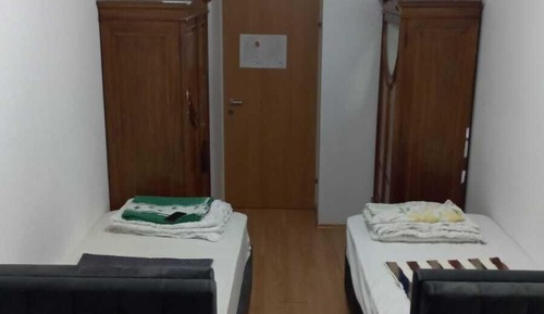 Basic Double or Twin Room, Non Smoking, Shared Bathroom