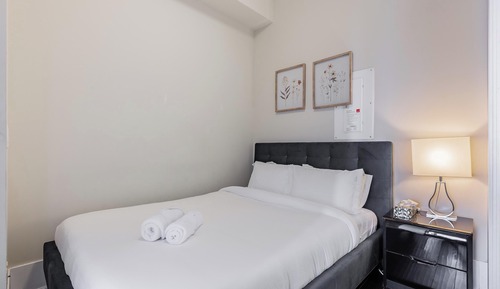 City Apartment, 1 Queen Bed with Sofa bed