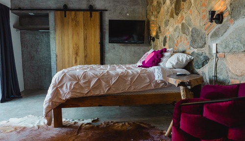 Romantic Apartment, 1 King Bed, Bathtub, Courtyard Area