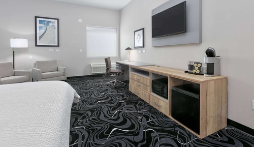 Room, 1 King Bed, Accessible, Non Smoking (Mobility, Tub w/Grab-bars)