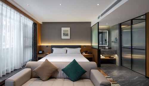 Superior Room, 1 King Bed