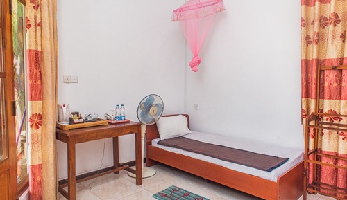 Standard Triple Room, 1 King Bed, Non Smoking, Mountain View
