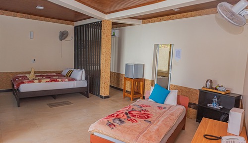 Luxury Triple Room, Non Smoking, Mountain View
