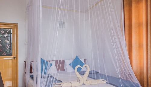 Deluxe Double Room, 1 King Bed, Non Smoking, Mountain View
