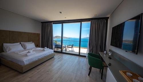 Deluxe Suite, Terrace, Sea View
