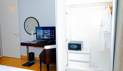 Deluxe Room, 1 Bedroom, Non Smoking, Refrigerator & Microwave