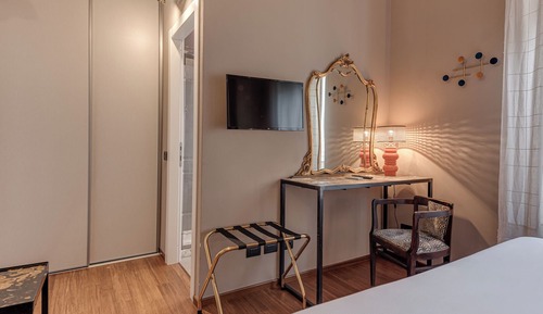Design Double Room, 1 King Bed, Garden View, Garden Area