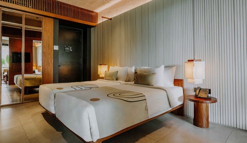 Premier Pool Suite Plus Twin