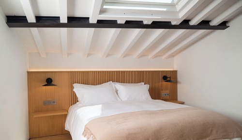 King Room - Overlooking Rear Courtyard