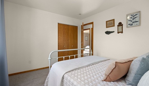 House, Multiple Beds, Patio, Garden View (2719 Daffodil Place)