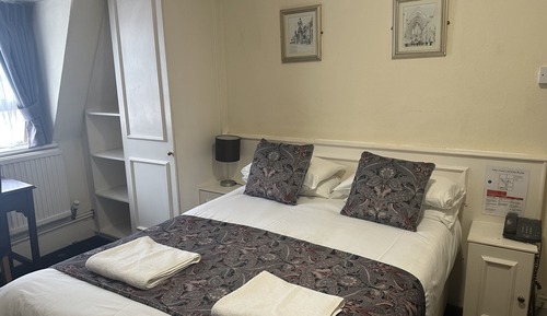 Basic Double Room, Shared Bathroom