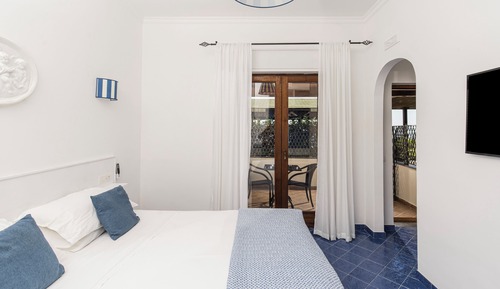 Standard Double Room, Partial Sea View