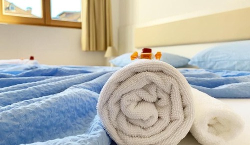 City Twin Room, 2 Twin Beds, Non Smoking, Shared Bathroom