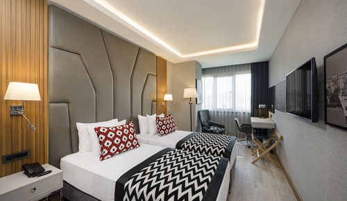 Deluxe Room, 1 King Bed with Sofa bed, City View (Balcony)