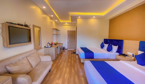 Family Room, Lake View