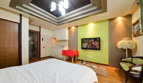 Basic Room, 1 Bedroom (Rainbow ( F2 ))