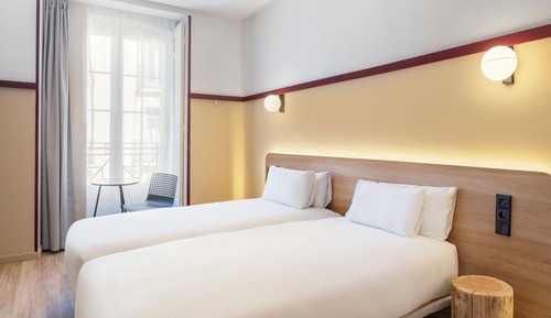 Twin Room, 2 Twin Beds, Courtyard View