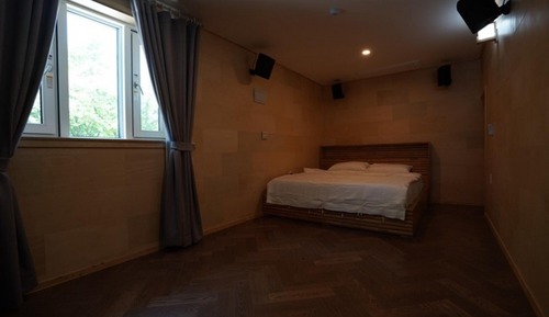 Room (Yellow (YELLOW))