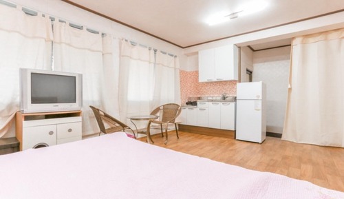 Room (B7)