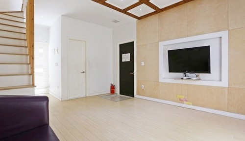 Room (Full Moon (Duplex))