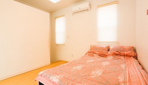 Room (Rainbow )