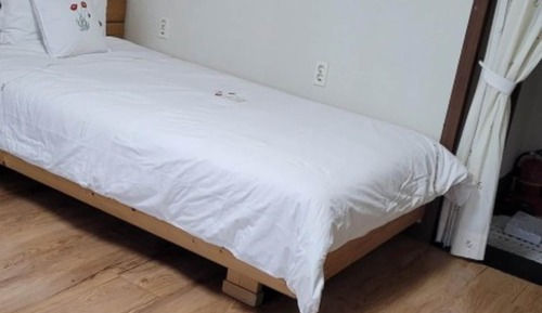Room (Room 202-no-cooking)