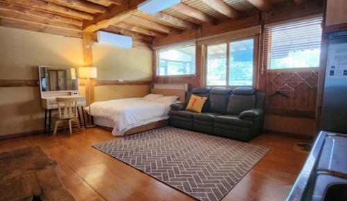 Room (Island village)