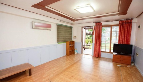 Room (Room 101 (Ondol))