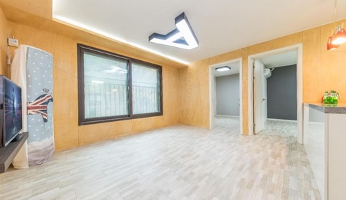 Room (Red (4F))