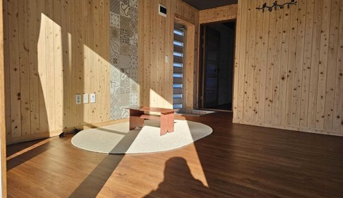 Room (Dandelion)