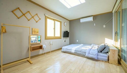 Room (Lavender)