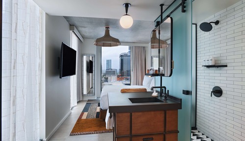 Room, 1 King Bed, Pool View, Corner