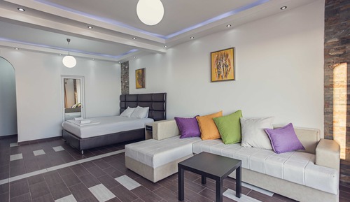 Studio, 1 Queen Bed with Sofa bed, Partial Sea View