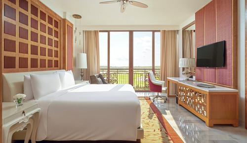 Suite, 1 King Bed, Smoking, Golf View
