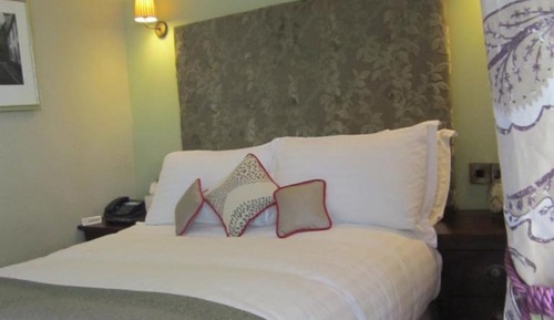 Cosy Standard Double (Off site parking)