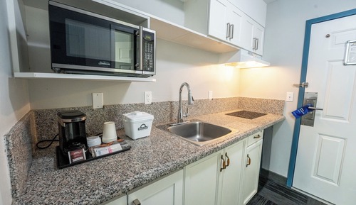 2 Bedroom , 2 Queen bed , Non Smoking, Kitchenette Sleeps 4 (4 adults , 2 children )