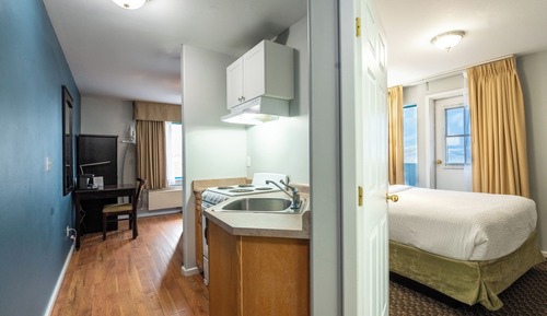 Suite, 1 Bedroom, 1 Queen Bed, Non Smoking, Kitchenette