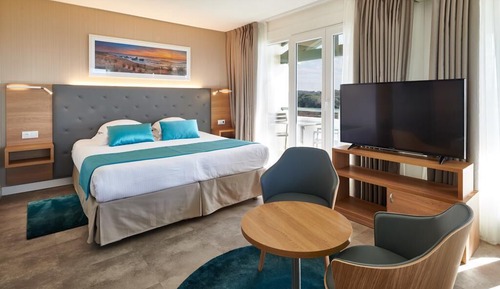 Junior Double Room, Balcony, Partial Sea View