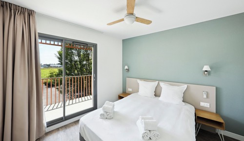 Apartment, 1 Queen Bed with Sofa bed, Lake/Pool View