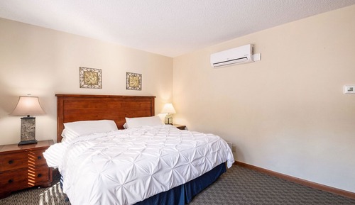 One Bedroom Suite (Upstairs, Kitchenette no Stove)