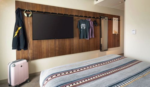 Room, 1 King Bed, City View (Hearing Accessible)