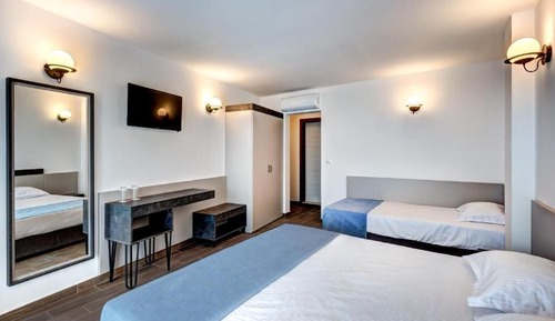Classic Triple Room, Balcony, Sea View