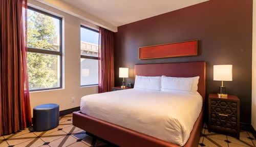 Deluxe Room, 1 King Bed