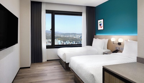 Superior Room, 2 Twin Beds, Non Smoking, City View