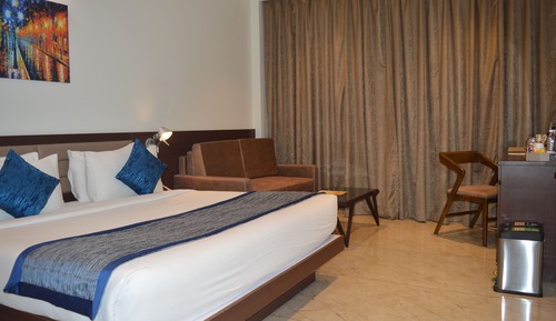 Winter Green River View Room